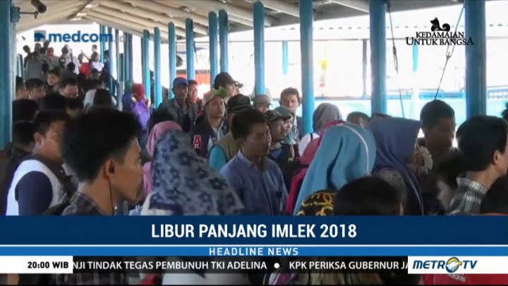 Libur Imlek, Penumpang Padati Pelabuhan Merak