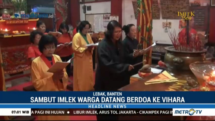 Warga Tionghoa di Rangkasbitung Padati Wihara Ananda Avalokitesvara