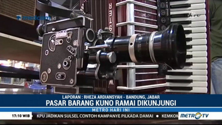 Wisatawan Padati Pasar Barang Kuno di Bandung