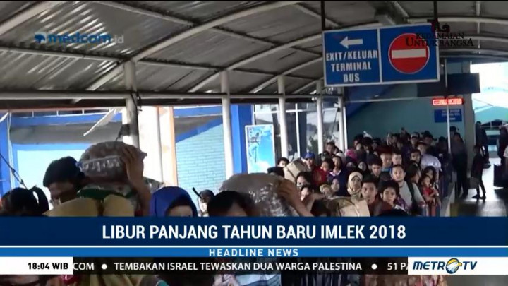 Penumpang di Pelabuhan Bakauheni Membeludak