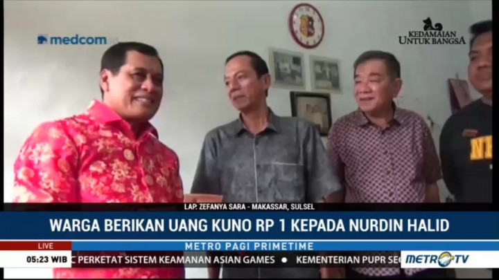 Warga Makassar Beri Uang Kuno Rp1 ke Nurdin Halid