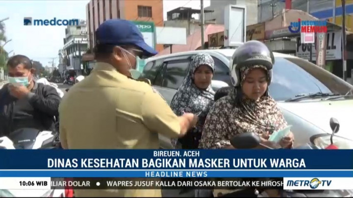 Waspada Abu Vulkanis, Dinkes Bireuen Bagikan Masker Kepada Pengendara