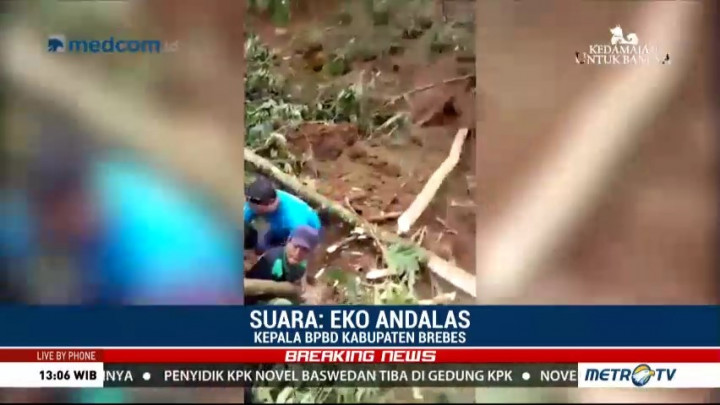 Evakuasi Longsor di Brebes Dilakukan Manual