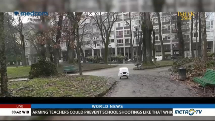 Robot Drives Itself to Deliver Packages