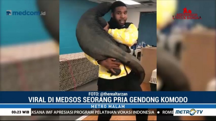 Viral, Seorang Pria Gendong Komodo