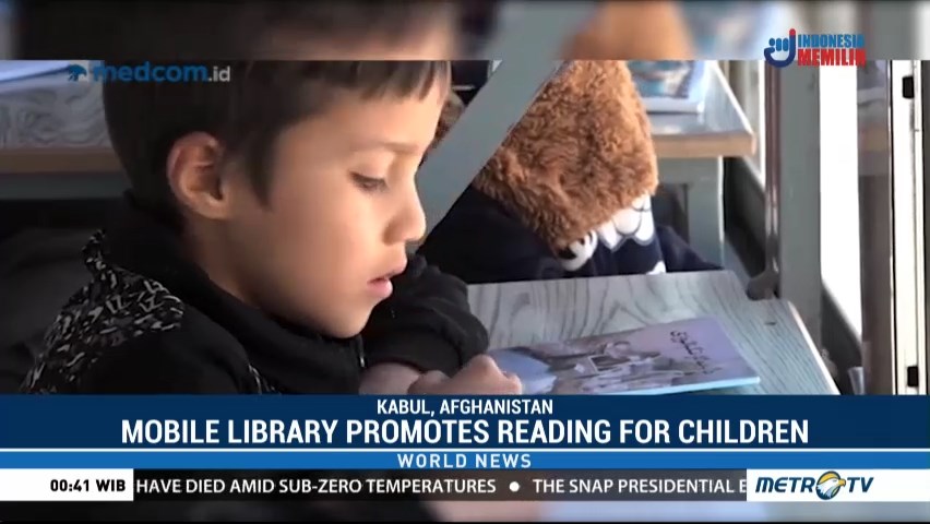 Mobile Library Promotes Reading for Kabul Children