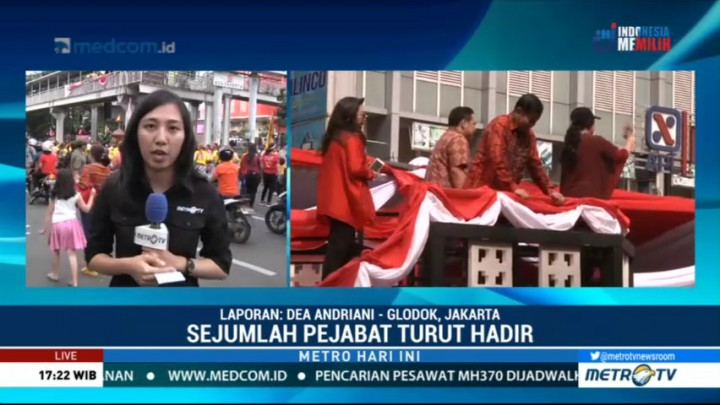 Puan Maharani dan Agum Gumelar Naik Mobil Hias di Karnaval Cap Go Meh