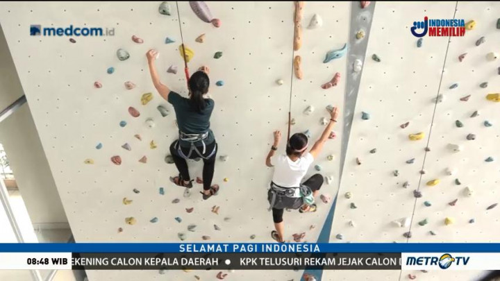 Menjajal Panjat Dinding di Dalam Ruangan
