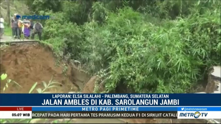 Jalan Poros di Kabupaten Sarolangun Ambles, Tiga Desa Terisolir
