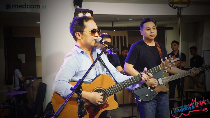 Sandhy Sondoro - Superstar Live at Medcom Jagonya Musik