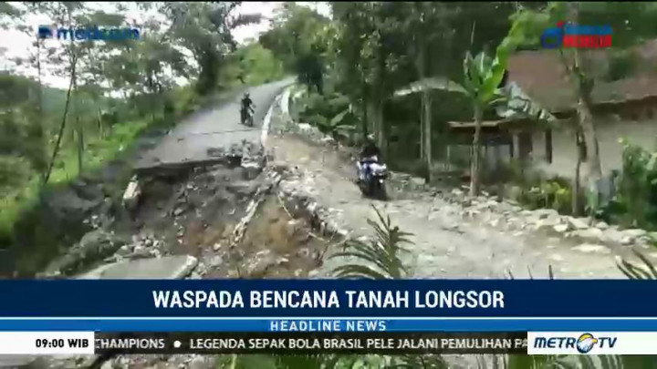 Jalan Penghubung antar Desa di Banjarnegara Ambles