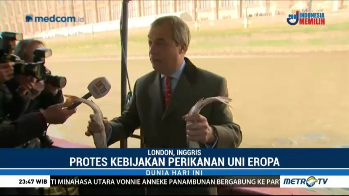Pendukung Brexit Gelar Aksi Buang Ikan ke Sungai Thames