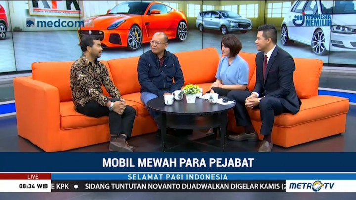 Gaya Glamor Pejabat dengan Mobil Mewahnya (2)