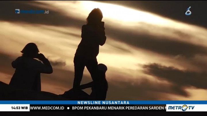 Pesona Pantai Negeri Seribu Kelenteng
