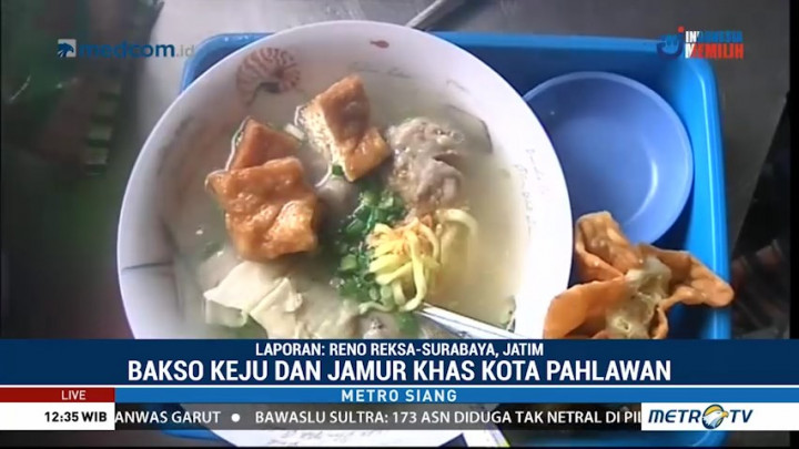 Mencicipi Lezatnya Bakso Keju dan Jamur Khas Kota Pahlawan