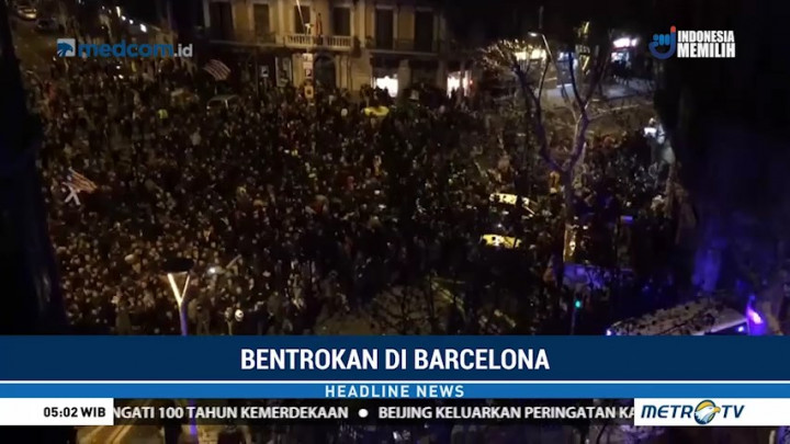 Massa Pendukung Carles Puigdemont Bentrok dengan Polisi Barcelona