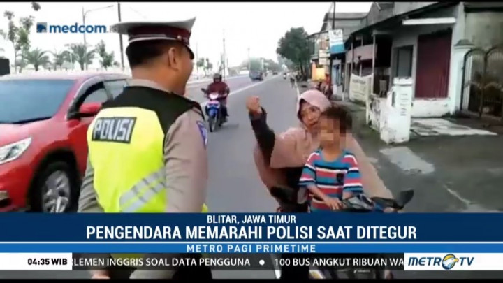 Tak Terima Ditilang, Seorang Ibu di Blitar Memarahi Polisi