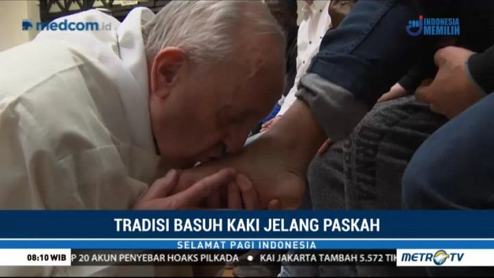 Paus Fransiskus Basuh Kaki 12 Napi di Misa Kamis Putih