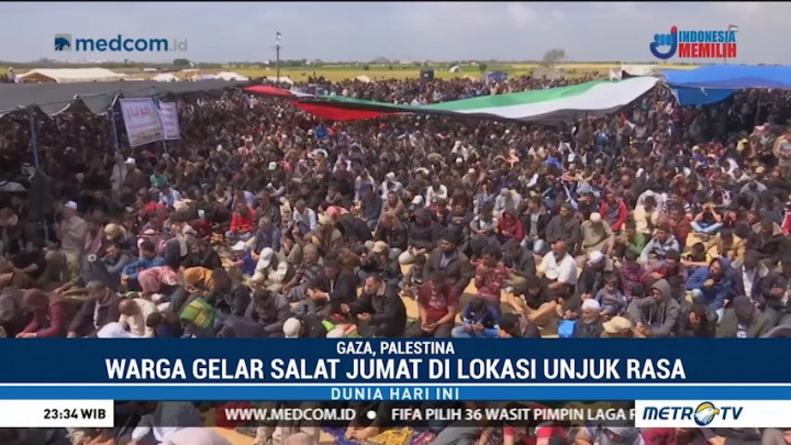 Warga Gaza Gelar Salat Jumat di Perbatasan Israel