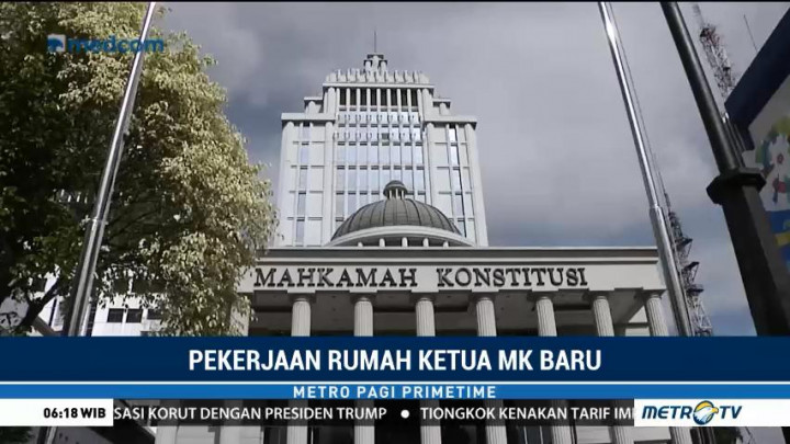 Pekerjaan Rumah Ketua Baru Mahkamah Konstitusi