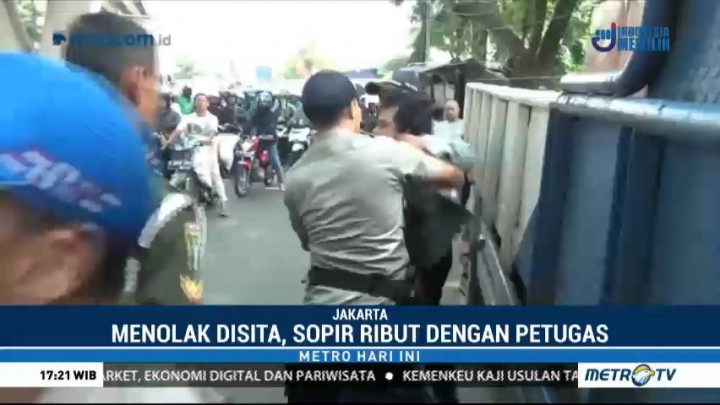Pengemudi Truk Derek Liar Ngamuk Saat Dirazia