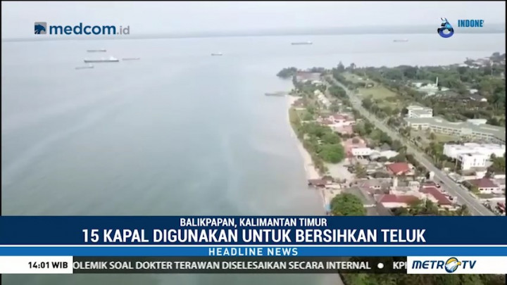 Pertamina Bersihkan Tumpahan Minyak di Teluk Balikpapan