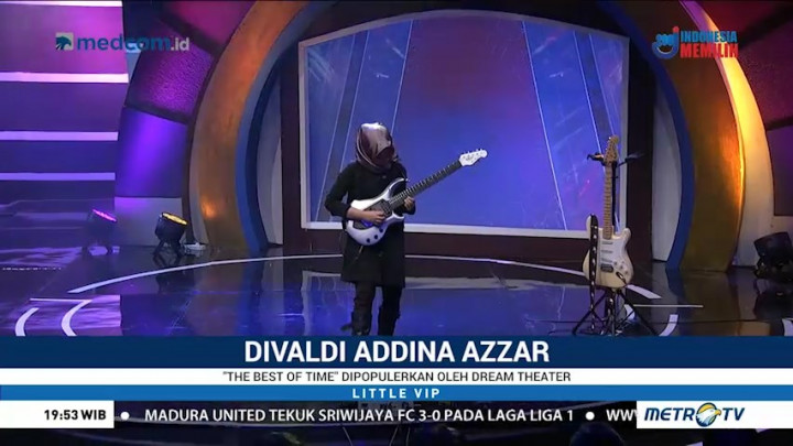 Aksi Gitaris Cilik Divaldi Addina Azzar di Panggung Little VIP