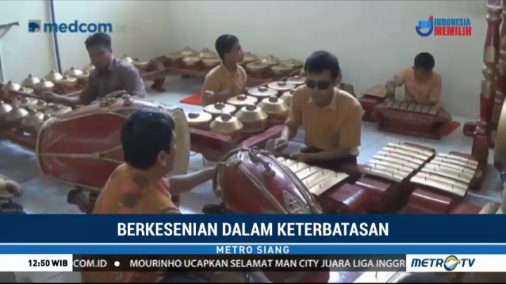 Siswa Tunanetra di Trenggalek Mahir Memainkan Gamelan