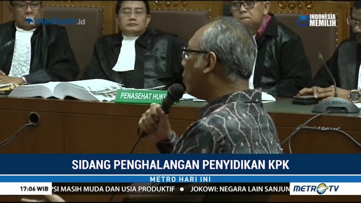 Fredrich Serahkan Rekam Medis Setnov di Kediaman Dokter Bimanesh