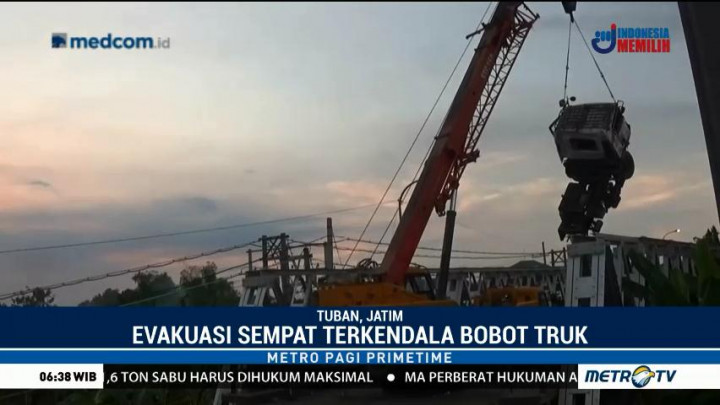 Seluruh Truk Korban Ambruknya Jembatan Widang Berhasil Dievakuasi