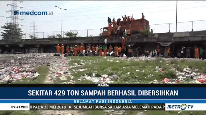 429 Ton Sampah Berhasilkan Dibersihkan dari Kolong Tol Tanjung Priok