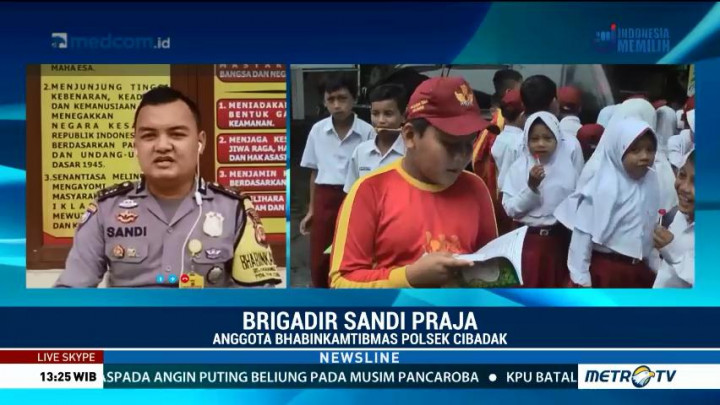 Polisi Ini Ubah Kendaraannya Menjadi Perpustakaan Keliling