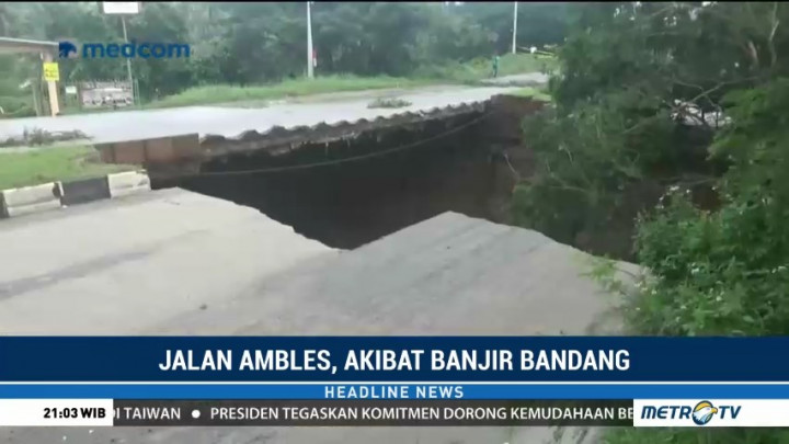 Jalan Menuju Pantai Anyer Ambles
