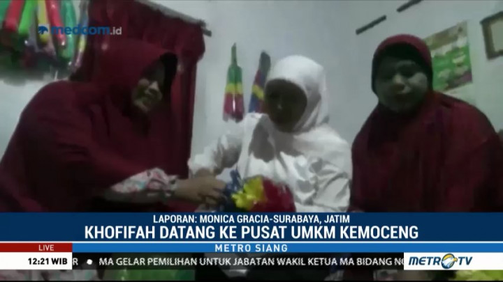 Khofifah Kunjungi Pabrik Kemoceng, Gus Ipul ke Pabrik Wig