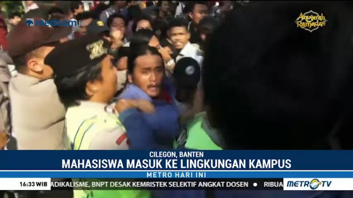 Unjuk Rasa Mahasiswa UIN SMH Banten Berujung Bentrok