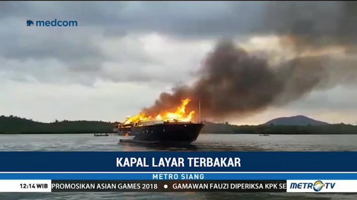 Kapal Layar Terbakar di Kepulauan Riau
