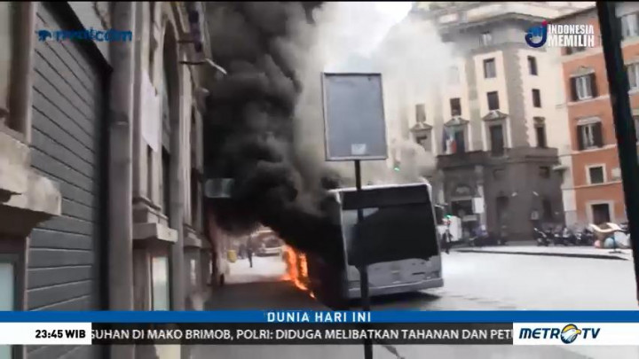 Diduga Korsleting, Sebuah Bus Terbakar di Roma