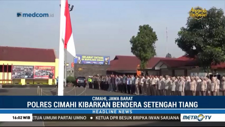 Polres Cimahi Kibarkan Bendera Setengah Tiang