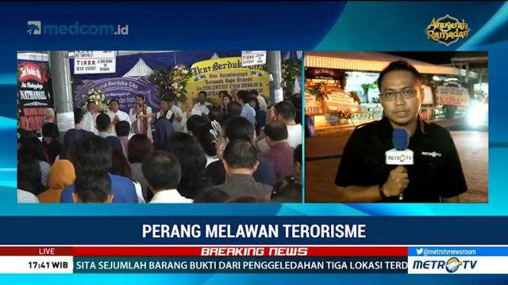 Suasana Haru Iringi Upacara Tutup Peti Kakak Beradik Korban Bom di Surabaya