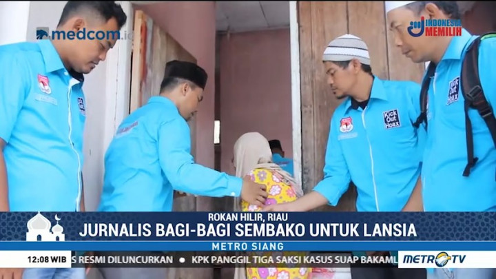 Jurnalis di Rokan Hilir Bagi-bagi Sembako untuk Lansia