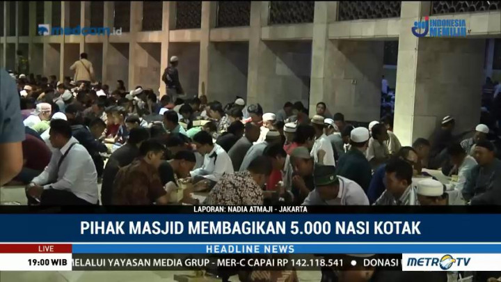 Pengurus Masjid Istiqlal Bagikan 5 Ribu Kotak Makanan Buka Puasa
