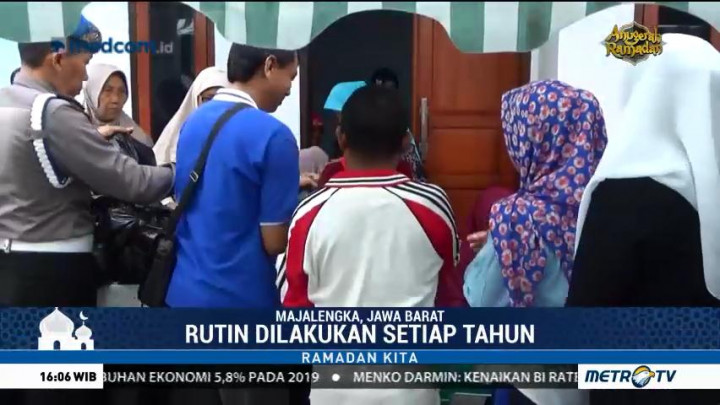 Warga Majalengka Bagikan 800 Paket Sembako Gratis