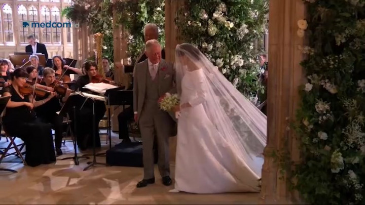 Tiba di St. George, Meghan Markle Disambut Pangeran Charles