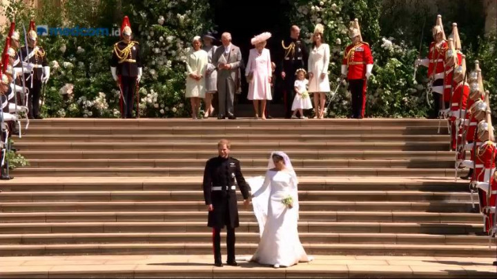 Pangeran Harry dan Meghan Markle Keluar dari Kapel St. George