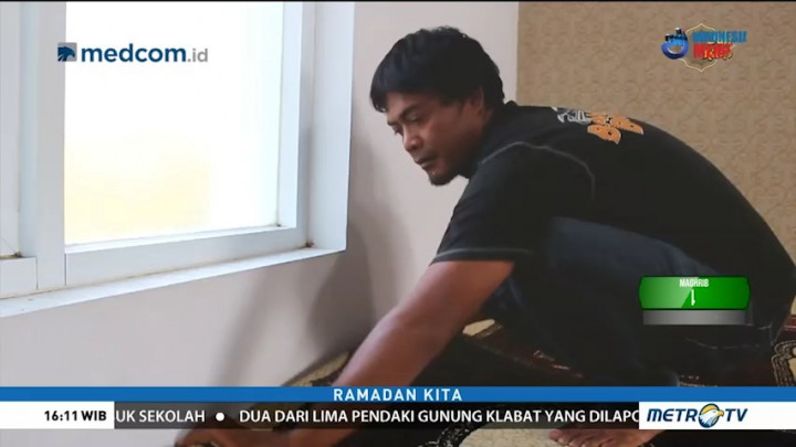 Kelompok Pemuda Ini Berkeliling Bersihkan Masjid di Garut Secara Sukarela