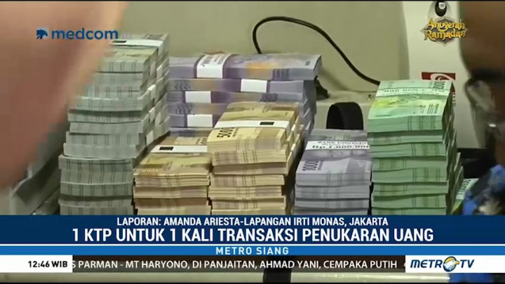 Warga Serbu Loket Penukaran Uang di Monas