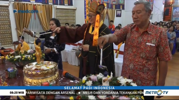Vihara Vajra Bhumi Sriwijaya Gelar Ritual Mandi Rupang