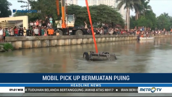 Mobil Pikap yang Tenggelam di Kalimalang Berhasil Dievakuasi