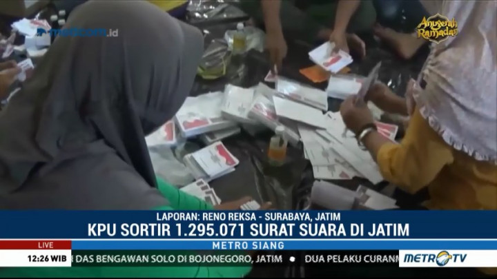 80 Warga Banyuwangi Bantu Penyortiran Surat Suara