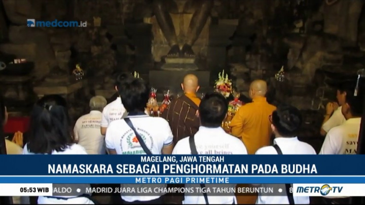 Puluhan Umat MAHABUDHI Lakukan Tradisi Dharmayatra di Candi Mendut